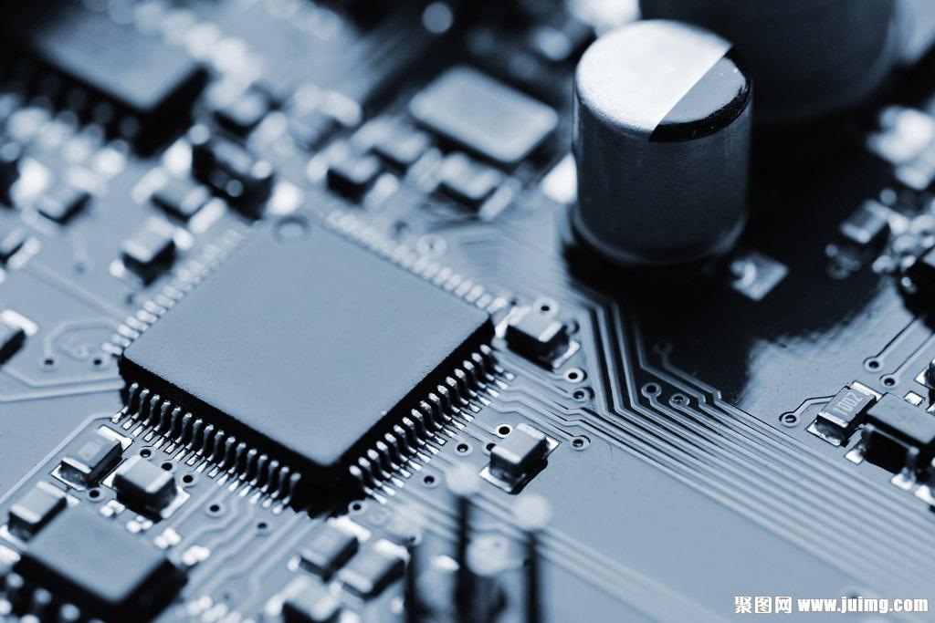 Electronic Components IC Chips  ADM3232EARUZ-REEL7